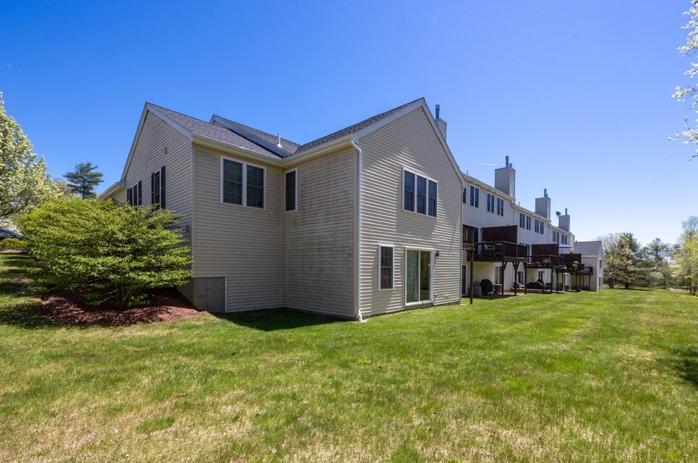 172 Bridle Cross Rd, Fitchburg, MA 01420 exterior