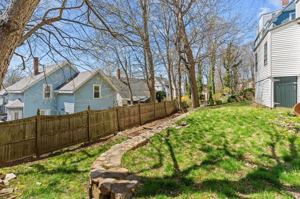 12 Highland Ave, Beverly MA 01915-4924 exterior