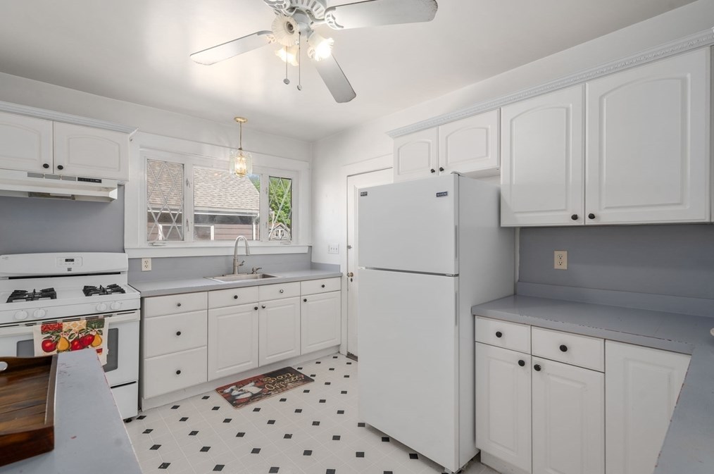 84 Lk St, Arlington MA 02474-8872 exterior