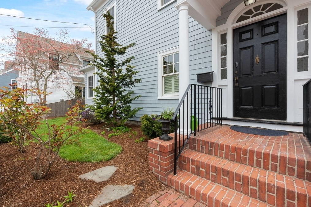 9 School St, Newbury, MA 01950