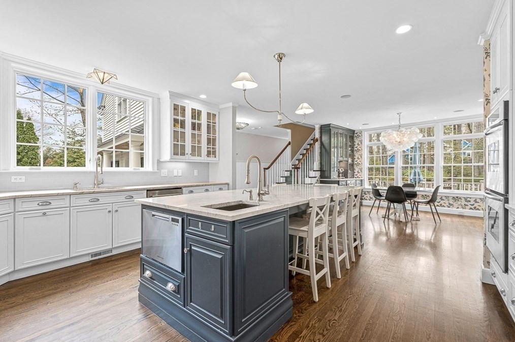 15 Longmeadow Rd, Wellesley, MA 02482 exterior