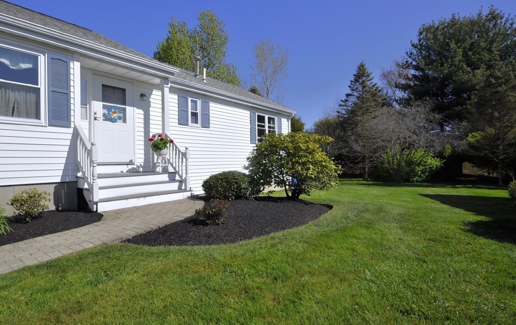 45 Crystal Water Dr, East Bridgewater, MA 02333-2184