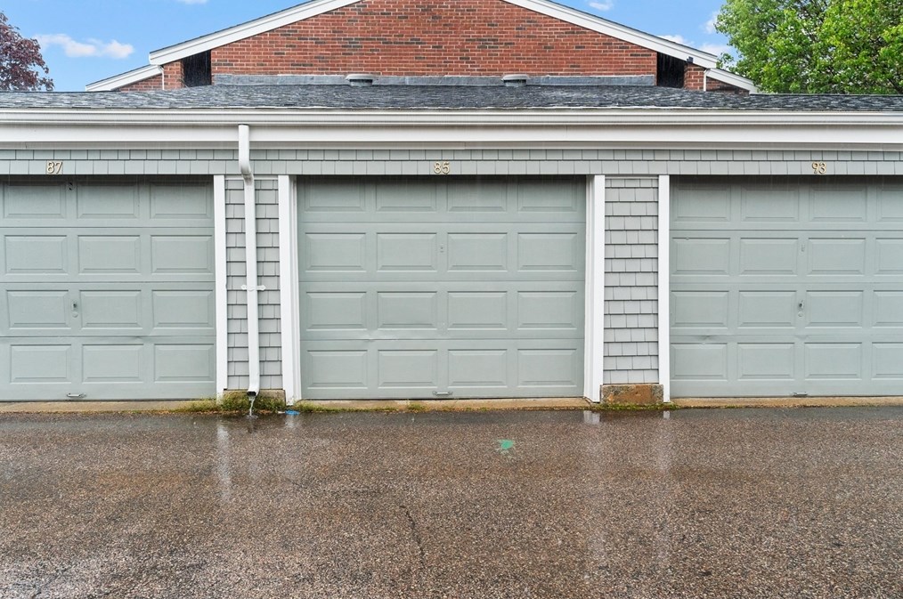 85 Rosewood Dr, Stoughton MA  02072-4931 exterior