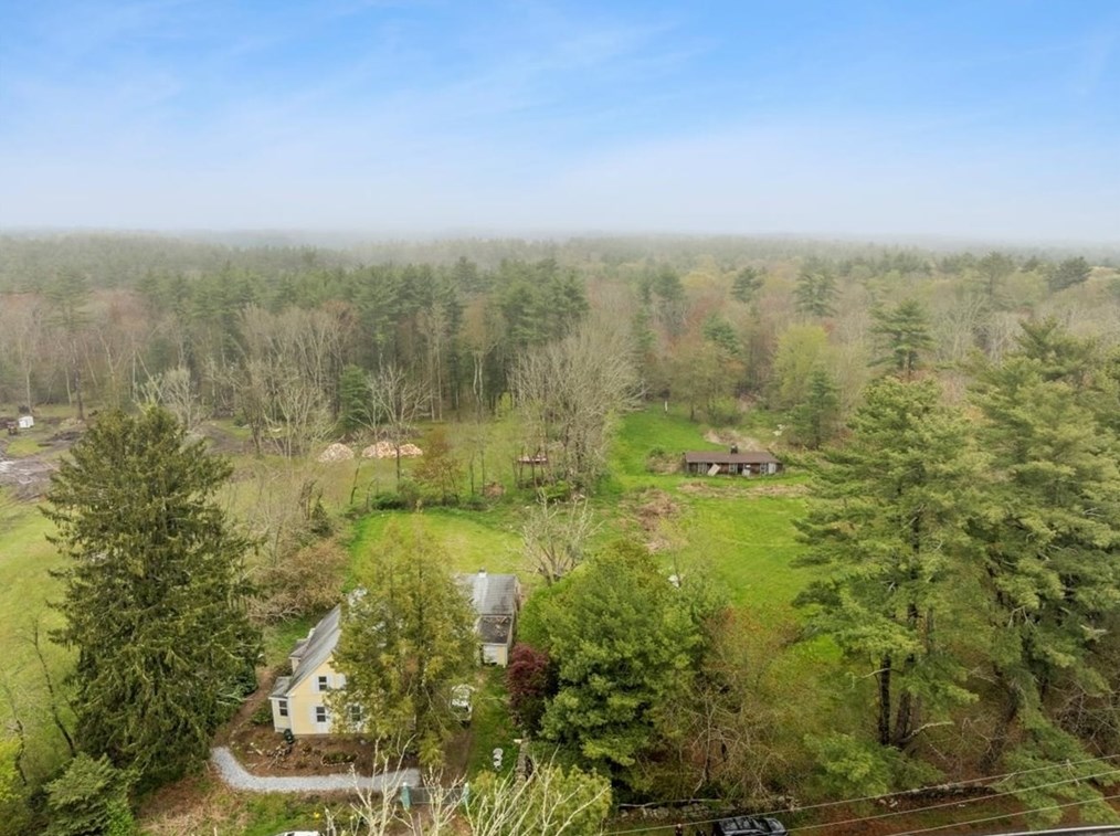 133 County Rd, Plympton, MA 02367