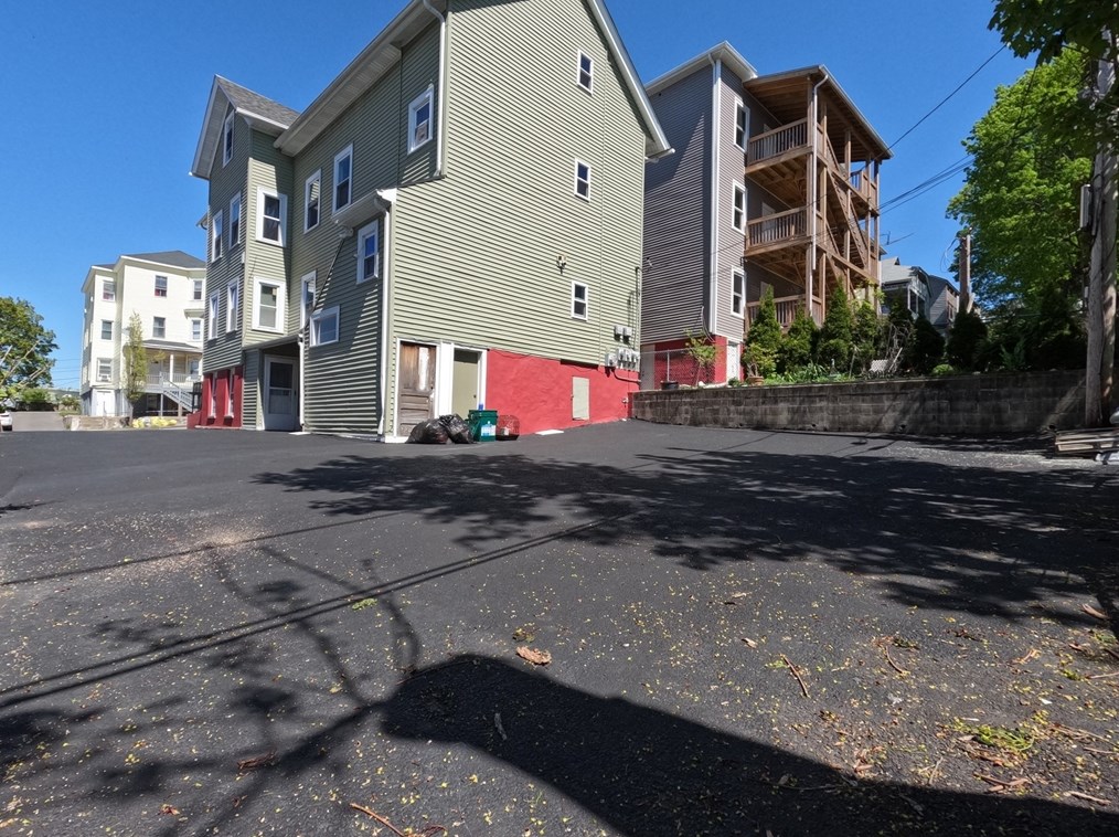 61 Harrison St, Worcester, MA 01604