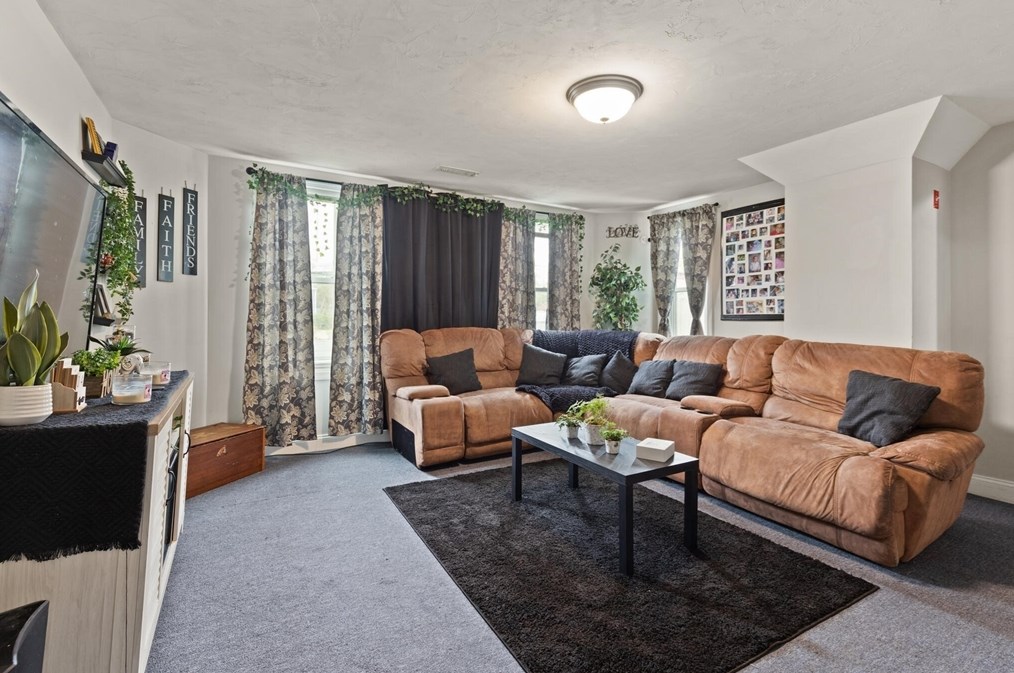 231 Cohannet St, Taunton, MA 02780 exterior