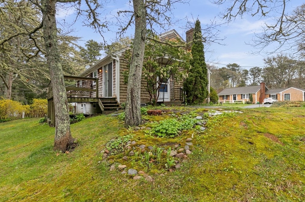 14 Meadowbrook Ln, Harwich, MA 02646