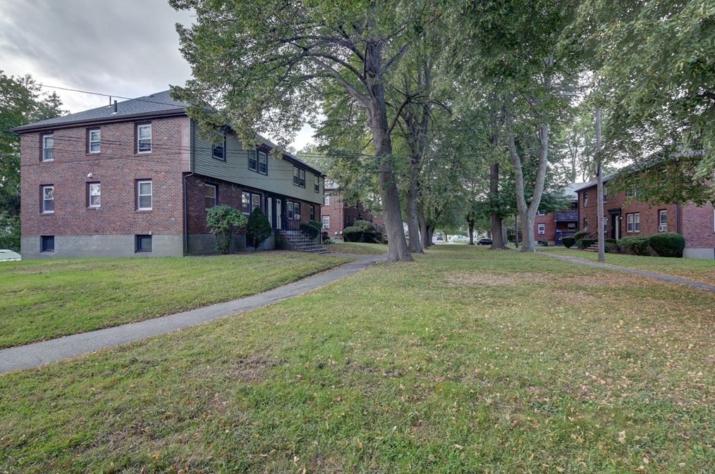 15 Langley Cir, Quincy MA  02170-3915 exterior