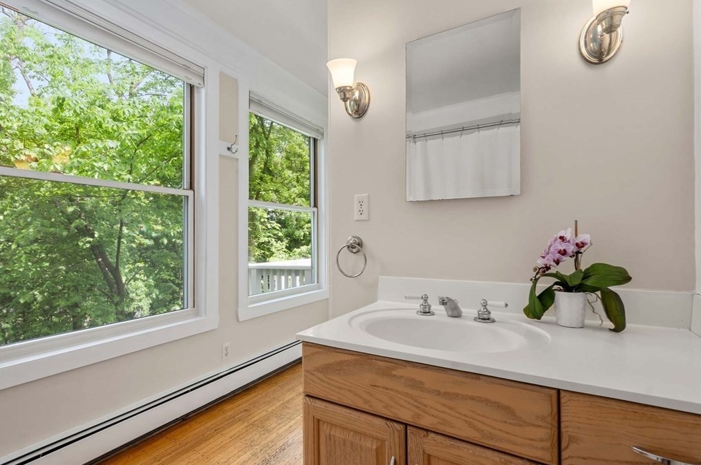 133 Newtonville Ave, Newton MA 02458-1851 exterior