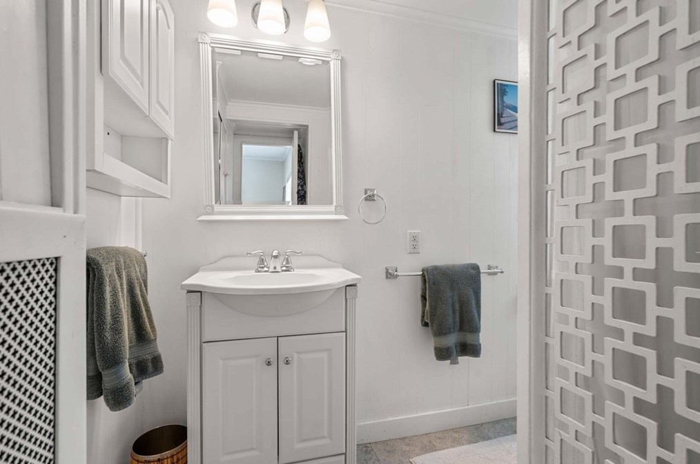 133 Newtonville Ave, Newton MA 02458-1851 exterior