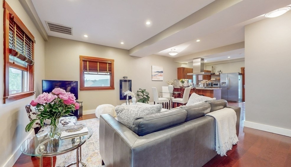 28 Oakland St #2, Newton, MA 02458