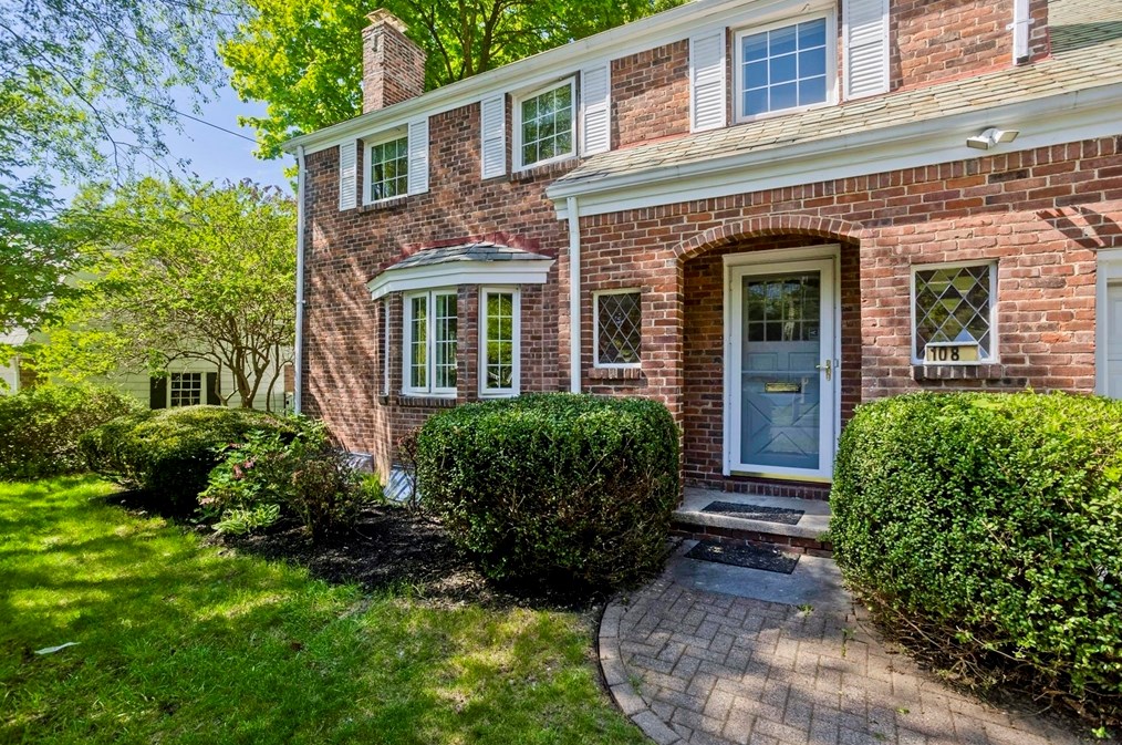 108 Pleasantview Ave, Springfield, MA 01106