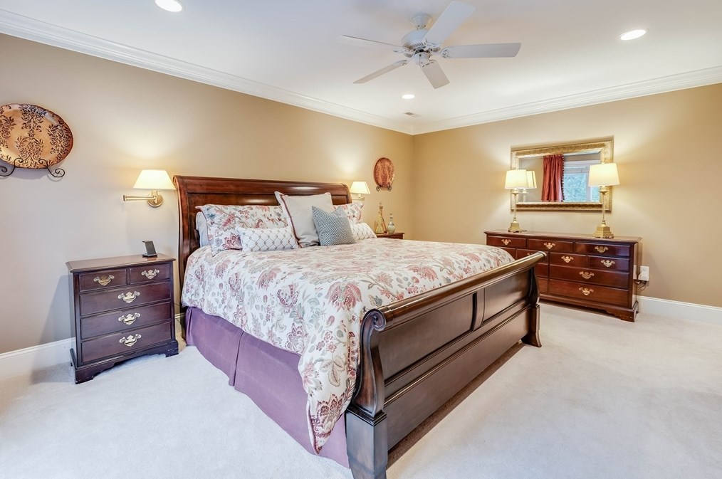 2 Mackenzie Ct, Andover MA  01810-4900 exterior