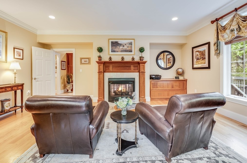 2 Mackenzie Ct, Andover MA  01810-4900 exterior