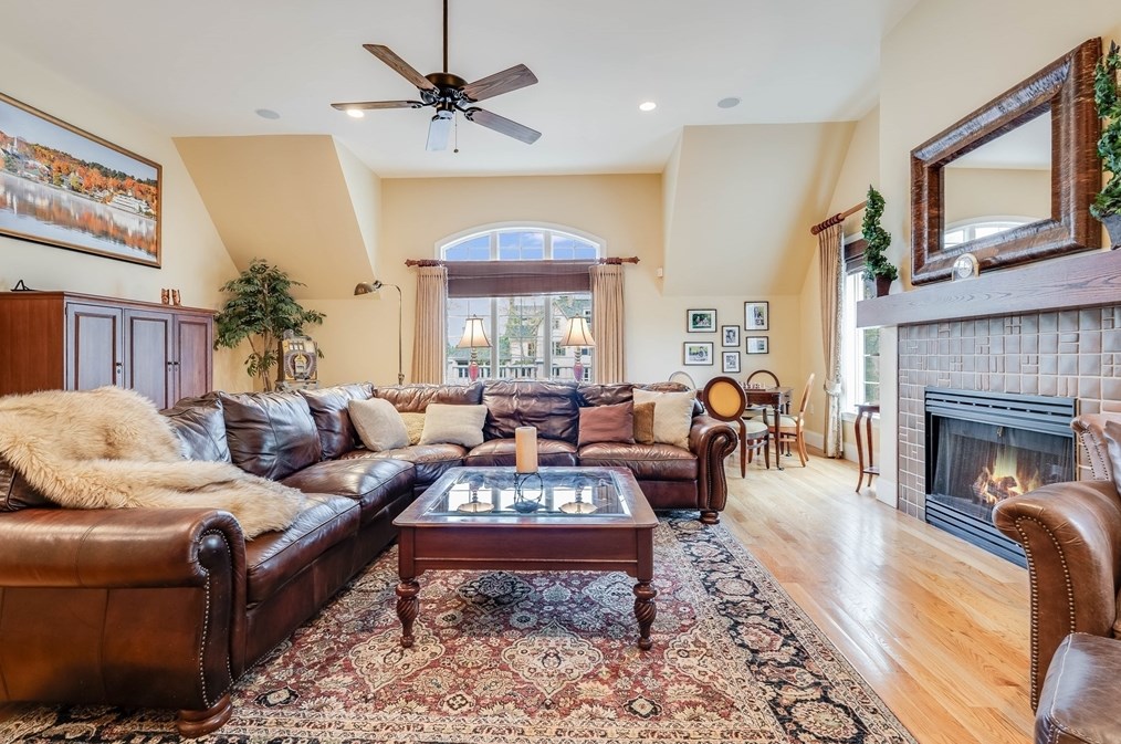 2 Mackenzie Ct, Andover MA  01810-4900 exterior