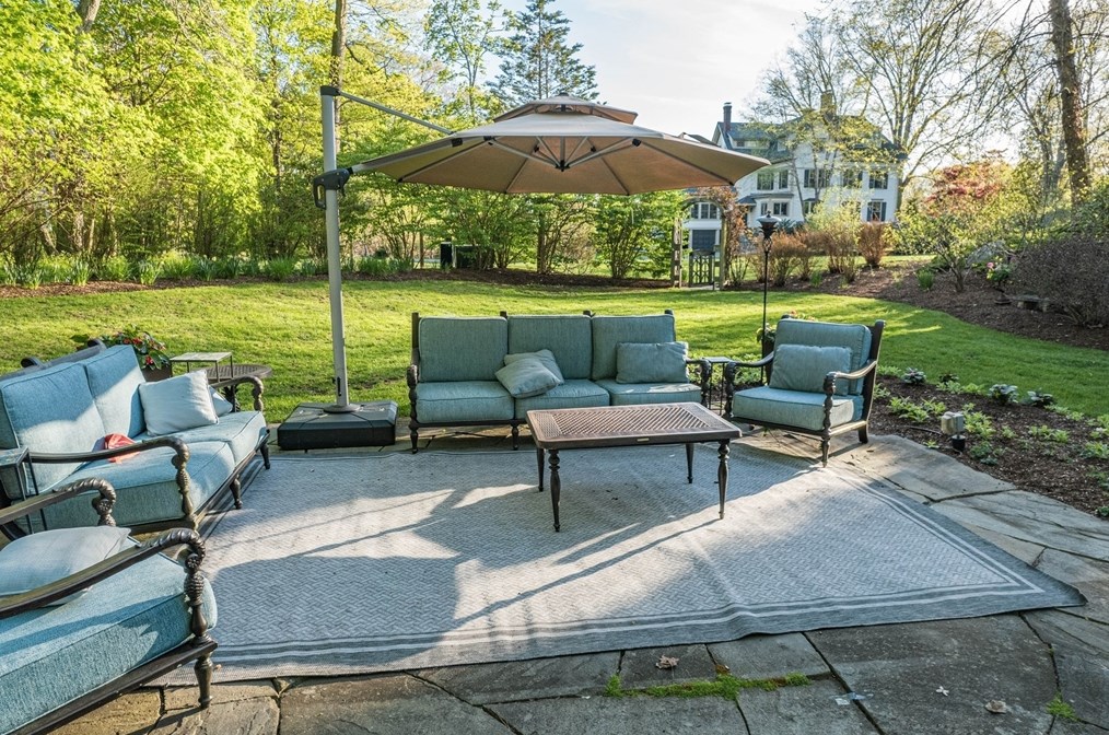 2 Mackenzie Ct, Andover MA  01810-4900 exterior