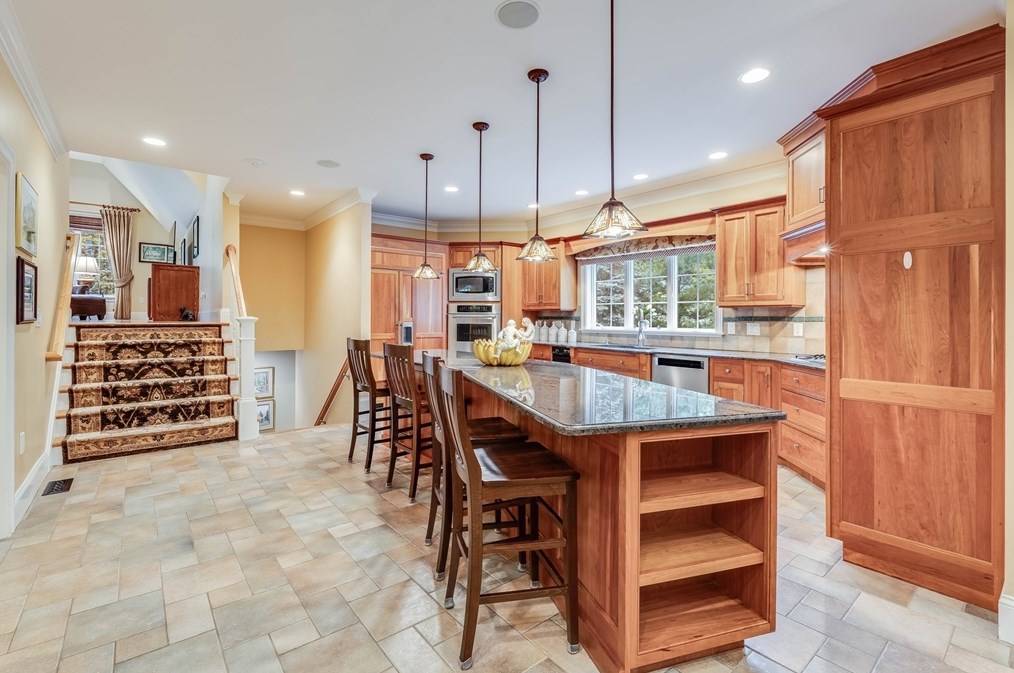 2 Mackenzie Ct, Andover MA  01810-4900 exterior