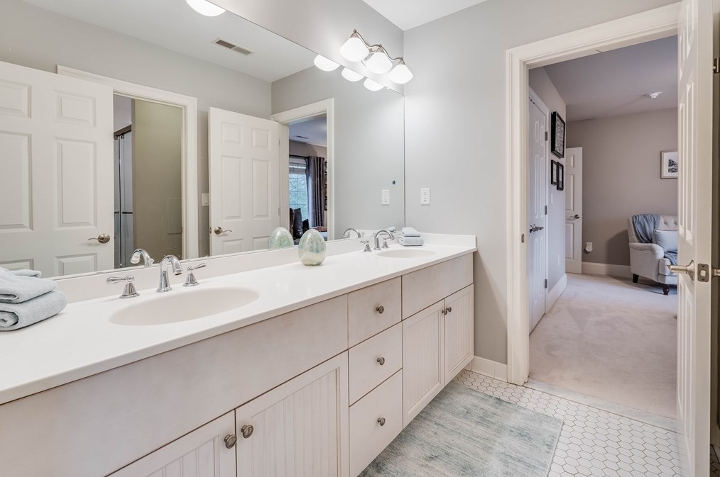 2 Mackenzie Ct, Andover MA  01810-4900 exterior