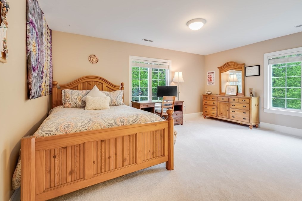 2 Mackenzie Ct, Andover MA  01810-4900 exterior