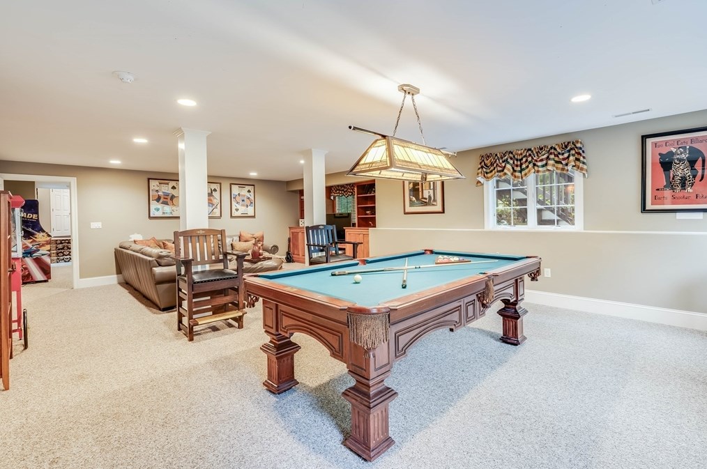 2 Mackenzie Ct, Andover MA  01810-4900 exterior