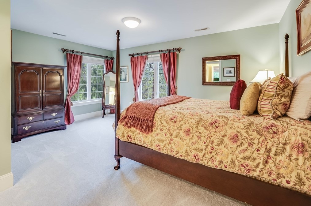 2 Mackenzie Ct, Andover MA  01810-4900 exterior