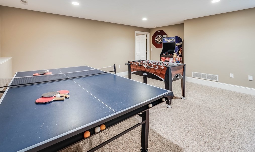 2 Mackenzie Ct, Andover MA  01810-4900 exterior