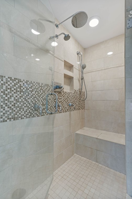 7 Apache Ave, Andover MA 01810-4738 exterior