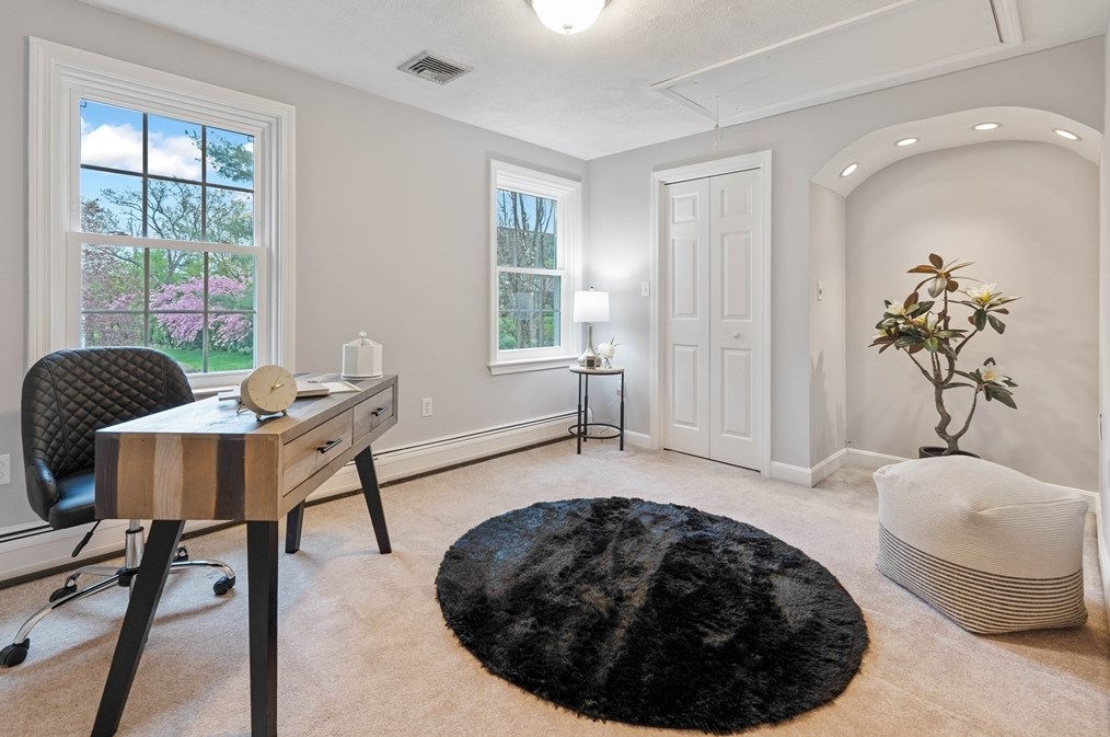 7 Apache Ave, Andover MA 01810-4738 exterior