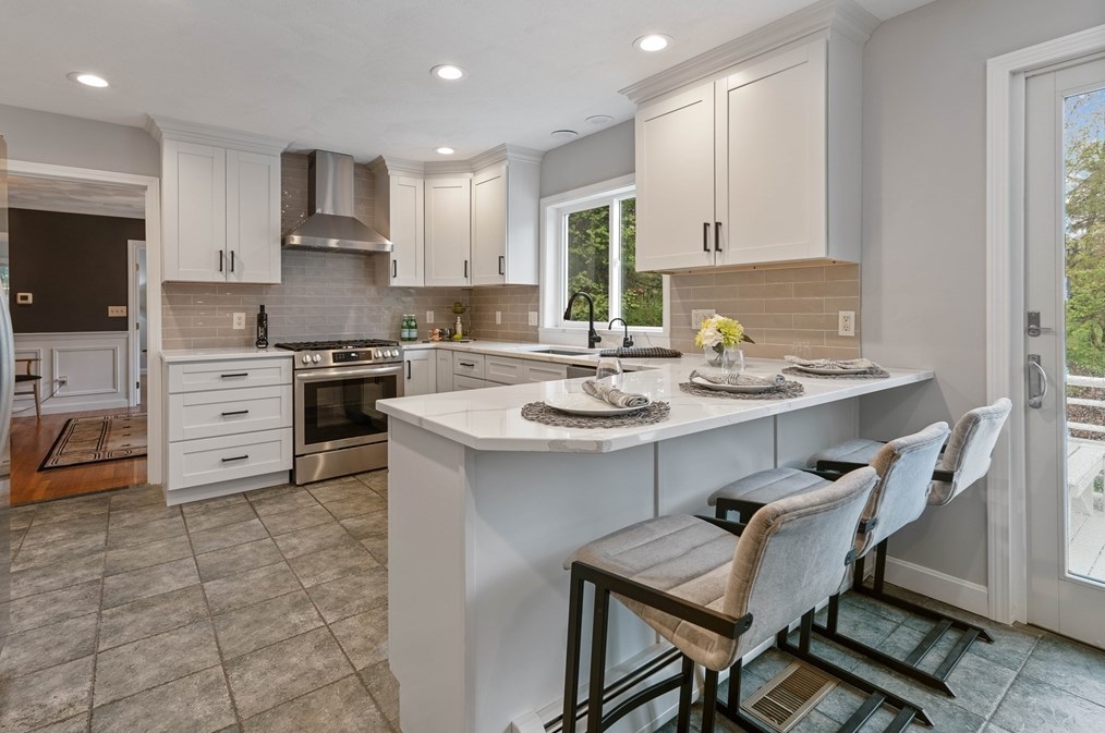 7 Apache Ave, Andover MA 01810-4738 exterior