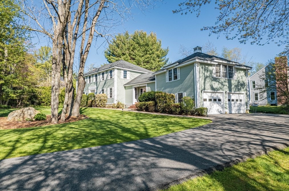 7 Apache Ave, Andover MA 01810-4738 exterior