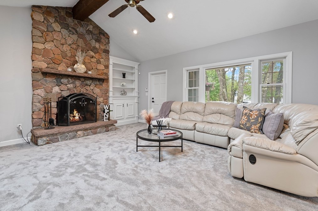 7 Apache Ave, Andover MA 01810-4738 exterior