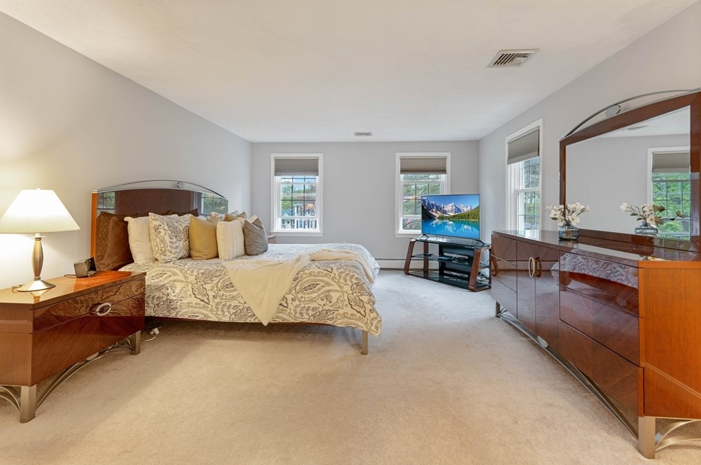 7 Apache Ave, Andover MA 01810-4738 exterior