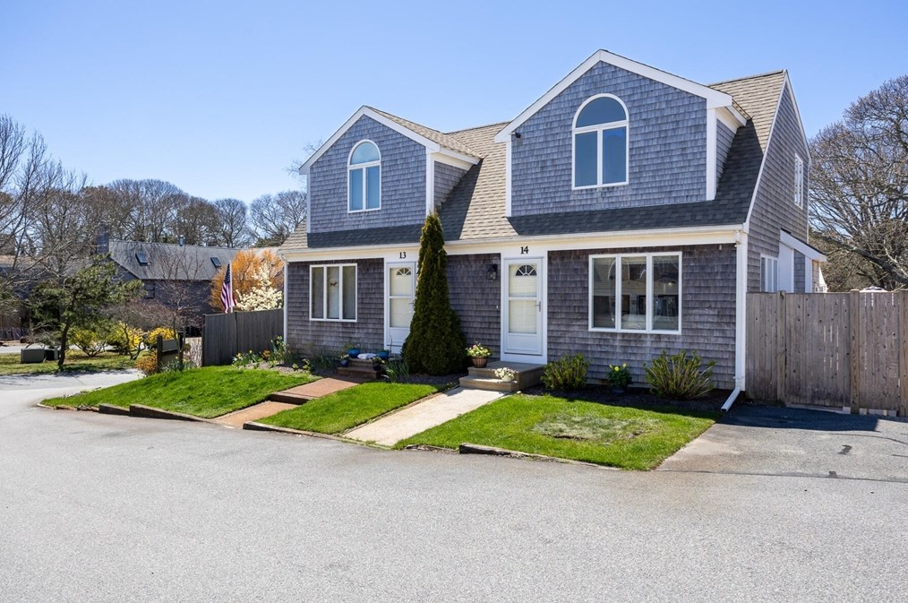 8 Seashore Park Dr, Provincetown, MA 02657 exterior