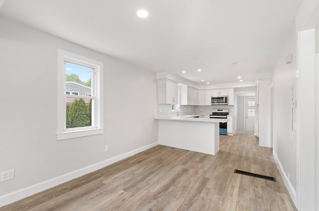 32 Quarry St, Seekonk MA 02771-5240 exterior