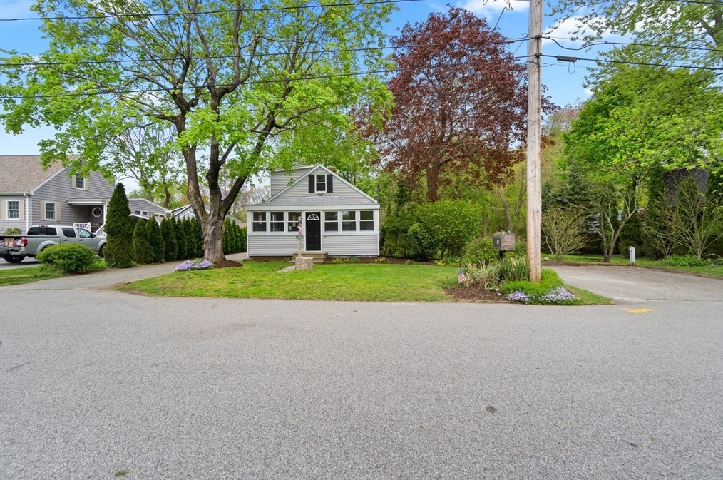 32 Quarry St, Seekonk MA 02771-5240 exterior