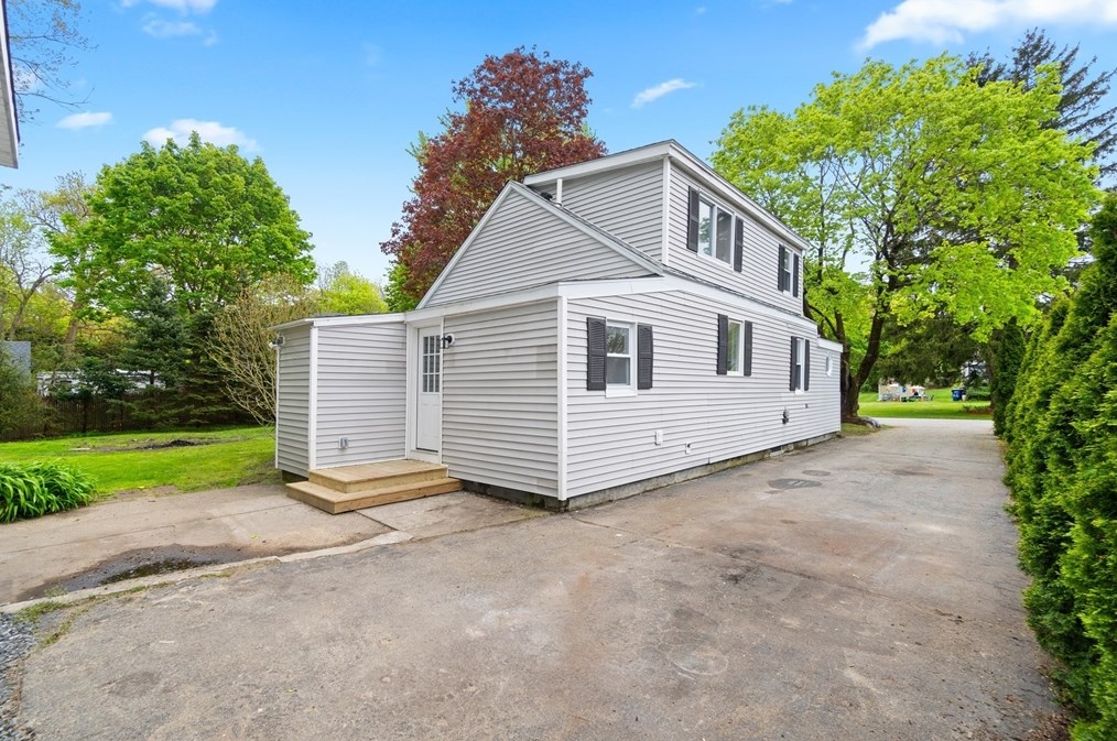 32 Quarry St, Seekonk MA 02771-5240 exterior