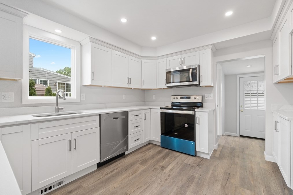 32 Quarry St, Seekonk MA 02771-5240 exterior