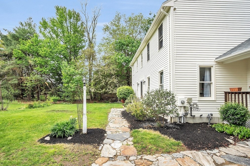 3 Farm House Rd, Northborough, MA 01532