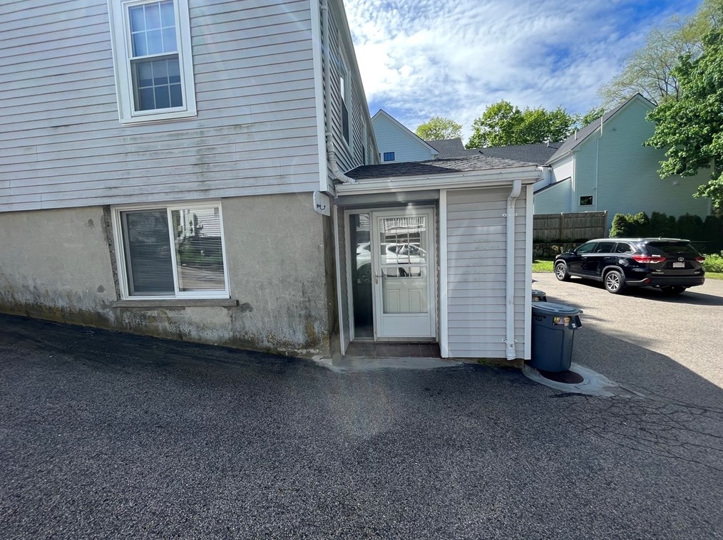 237 Webster St, Needham MA  02494-2213 exterior