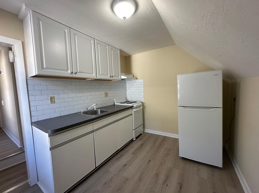 89 5 Ave, Lowell MA 01854-2335 exterior