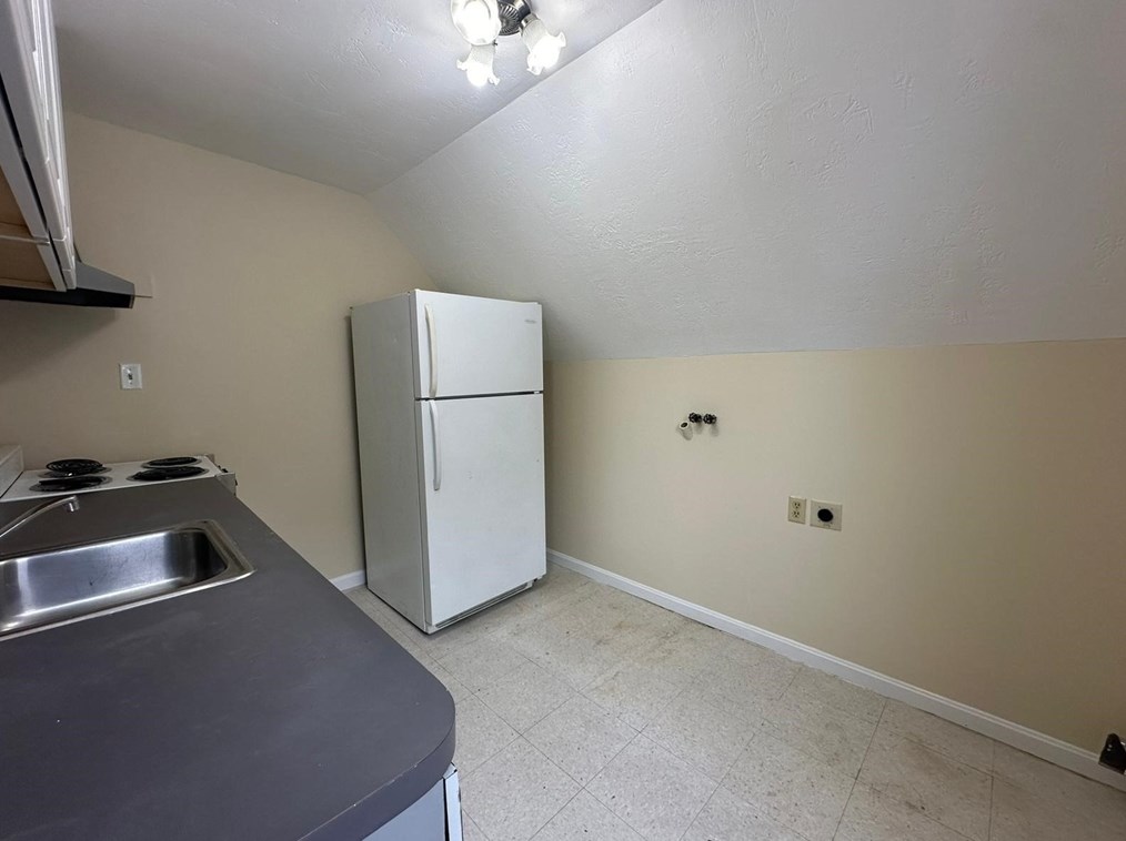 89 5 Ave, Lowell MA 01854-2335 exterior