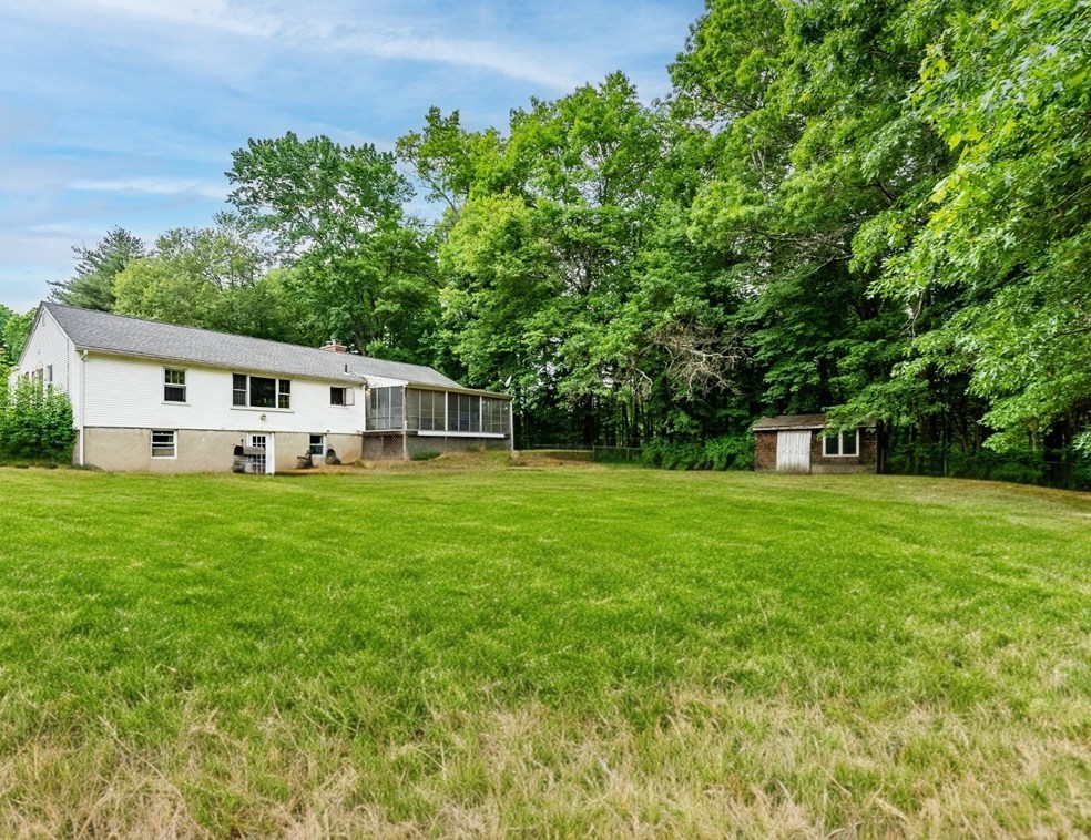 9 Meadowbrook Rd, Springfield MA 01106-1340 exterior