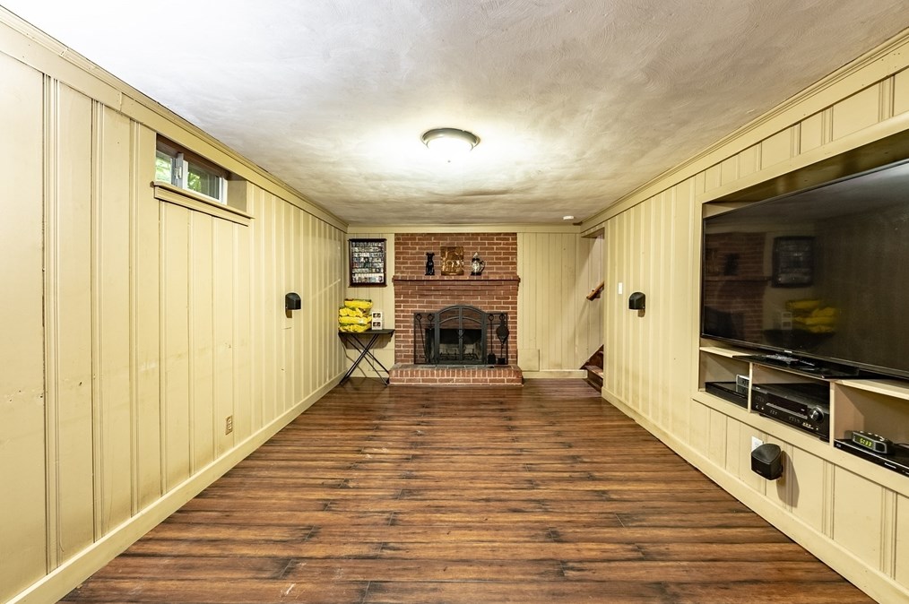 9 Meadowbrook Rd, Springfield MA 01106-1340 exterior