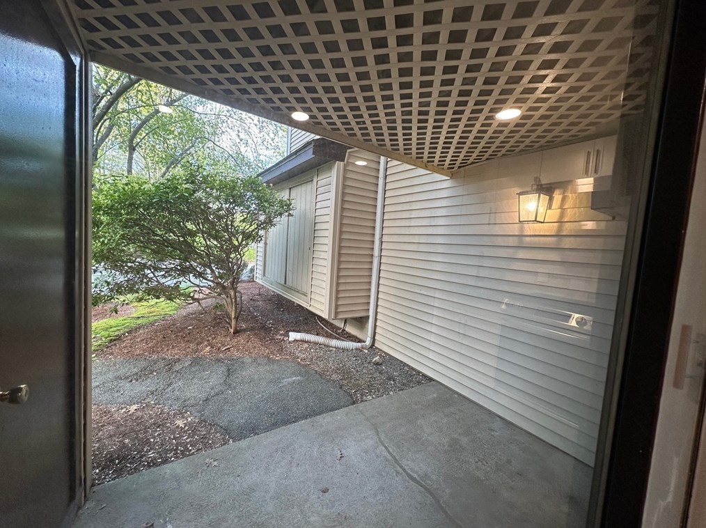 49 Parker Ave, Dracut MA  01826-4647 exterior