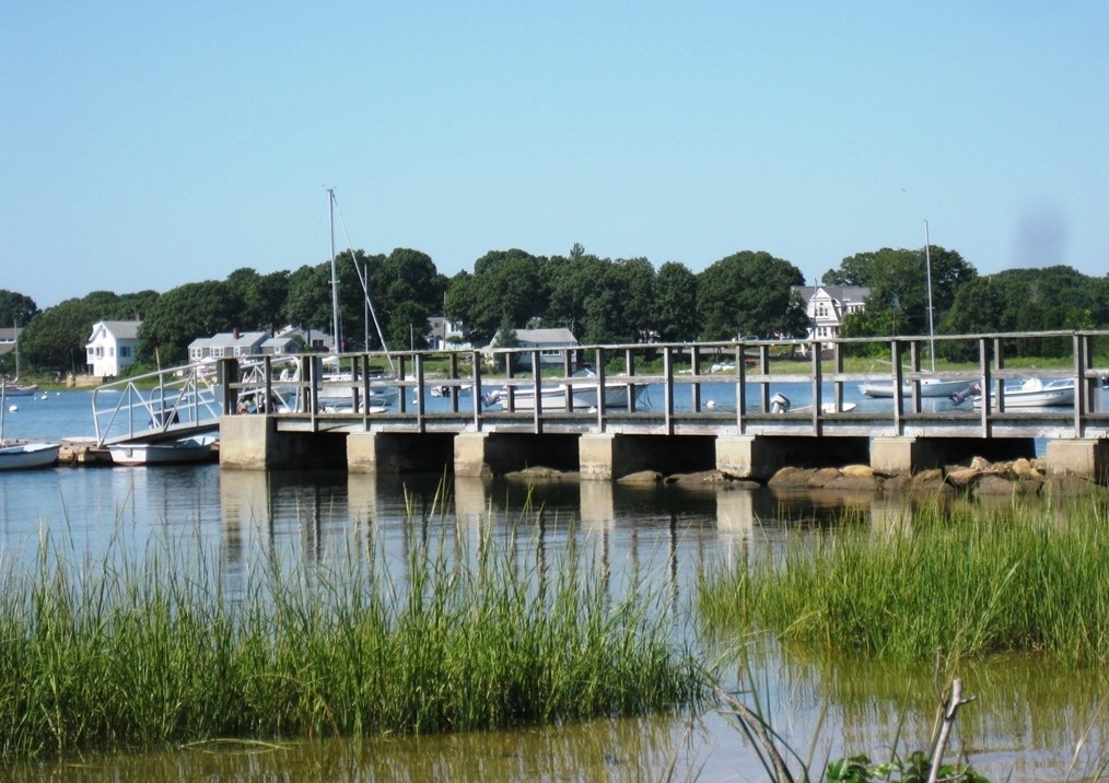 273 Circuit Ave, Bourne MA 02559-2031 exterior