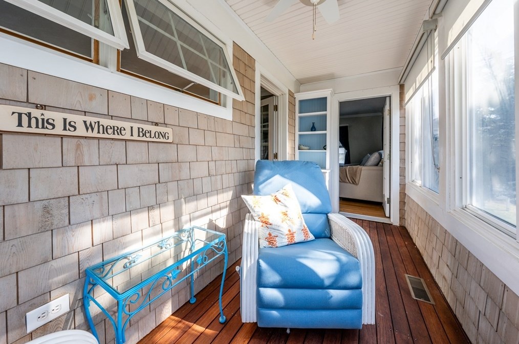 273 Circuit Ave, Bourne MA 02559-2031 exterior