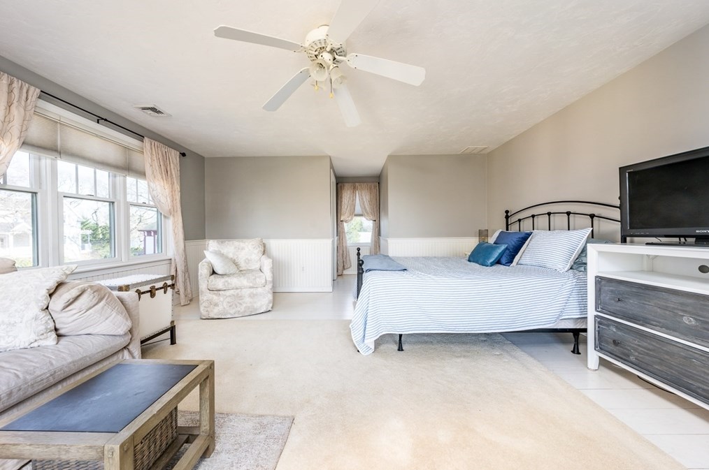 273 Circuit Ave, Bourne MA 02559-2031 exterior