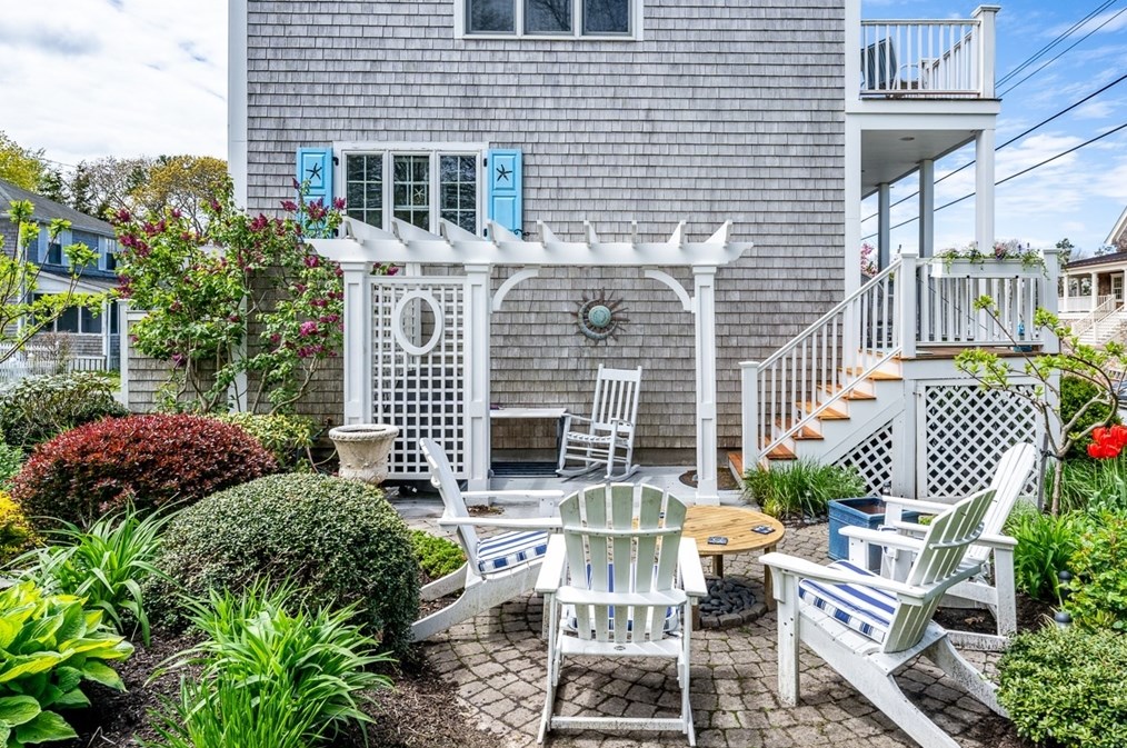 273 Circuit Ave, Bourne MA 02559-2031 exterior