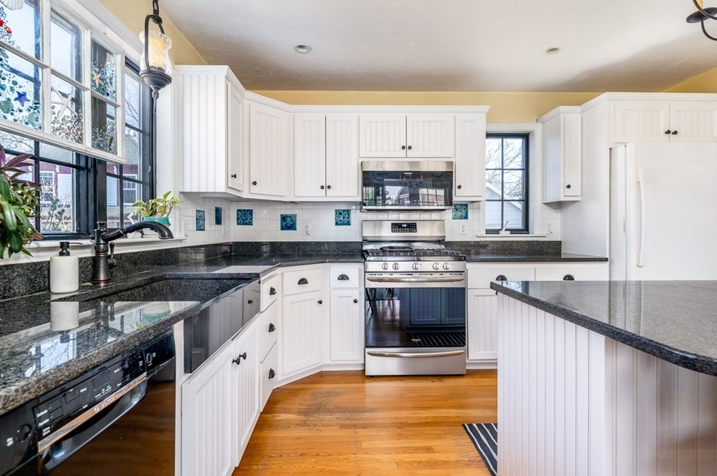 273 Circuit Ave, Bourne MA 02559-2031 exterior