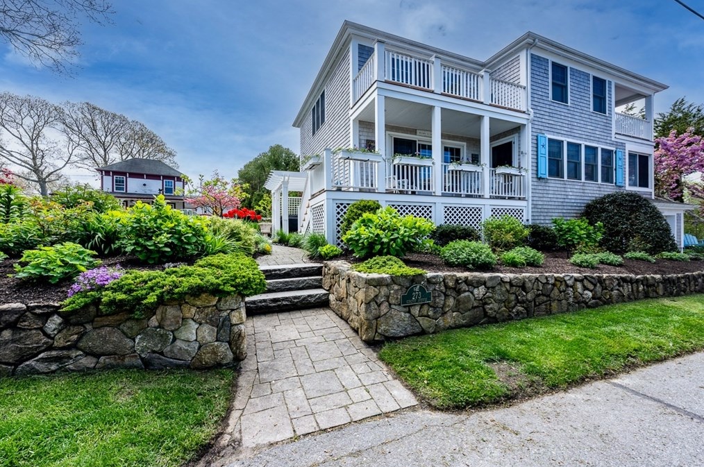 273 Circuit Ave, Bourne MA 02559-2031 exterior